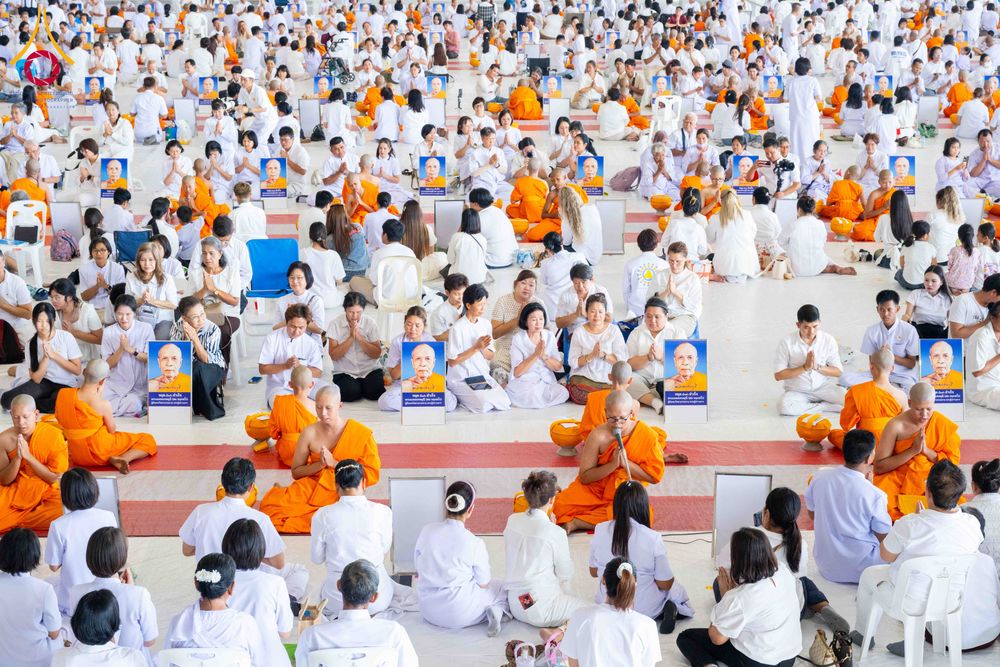 ภาพ No.319618:วันเสาร์ที่ 4 เมษายน พ.ศ.2569 พิธีขอขมา มอบผ้าไตร และถวายบาตรแด่นาคธรรมทายาท ในโครงการบรรพชาสามเณรฟื้นฟูพระพุทธศาสนาทั่วไทย โครงการหน่อแก้วเปรียญธรรม รุ่นที่ 14 โครงการสามเณรยุวธรรมทายาท รุ่นที่ 34 โครงการสามเณรมัชฌิมธรรมทายาท รุ่นที่ 30 ณ สภาธรรมกายสากล