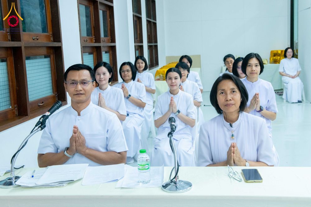 ภาพ No.314480:วันพฤหัสบดีที่ 19 มีนาคม พ.ศ. 2569 พิธีบำเพ็ญกุศล คุณพ่อณรงค์ จินตมากุล โยมบิดา พระครูปลัดรัตนวีรวัฒน์ (รังสฤษดิ์ อิทฺธิจินตโก) ที่ปรึกษาเจ้าคณะจังหวัดปทุมธานี เจ้าอาวาสวัดพระธรรมกาย  ณ ห้องปลูกศรัทธา 2 วัดพระธรรมกาย ปทุมธานี