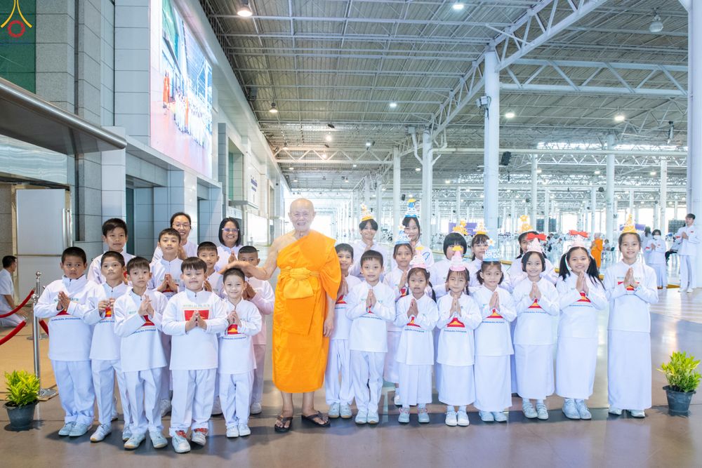 ภาพ No.281060:วันที่ 21 ธันวาคม พ.ศ.2568 พิธีมุทิตาหลวงพ่อทัตตชีโว ณ ห้องแก้วสารพัดนึก วัดพระธรรมกาย