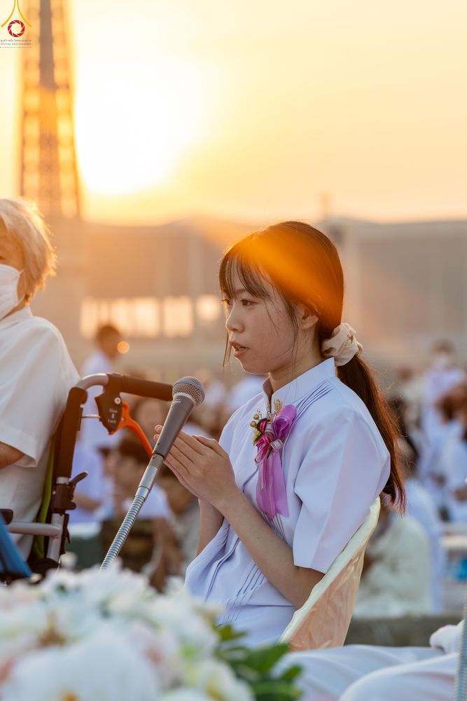 ภาพ No.279785:วันที่ 1 มกราคม พ.ศ.2569 พิธีตักบาตรในวันขึ้นปีใหม่ ณ ลานธรรม วัดพระธรรมกาย