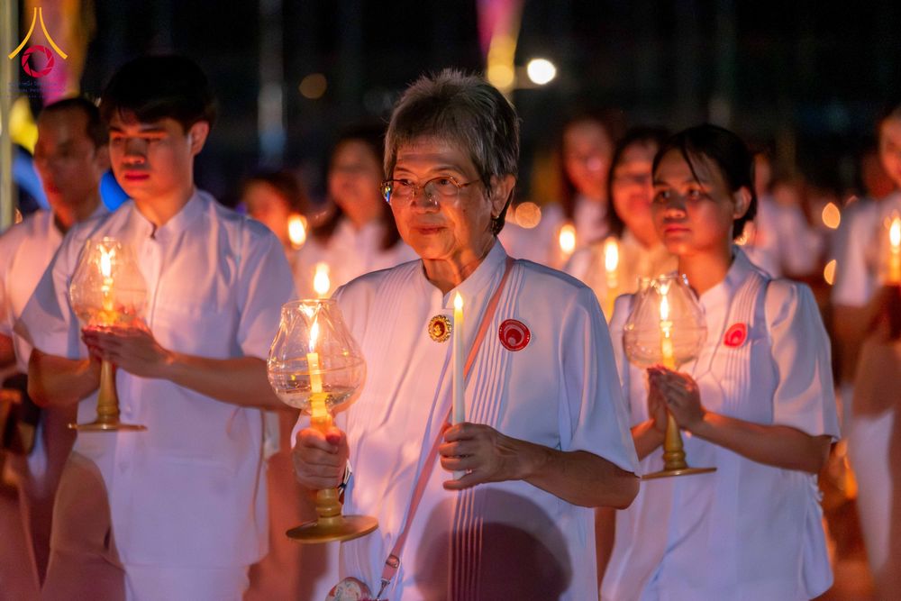 ภาพ No.312327:วันอังคารที่ 3 มีนาคม พ.ศ.2569 พิธีเวียนประทักษิณและจุดมาฆประทีป (ภาพชุดที่ 2) ณ ลานธรรมพระมหาธรรมกายเจดีย์ วัดพระธรรมกาย