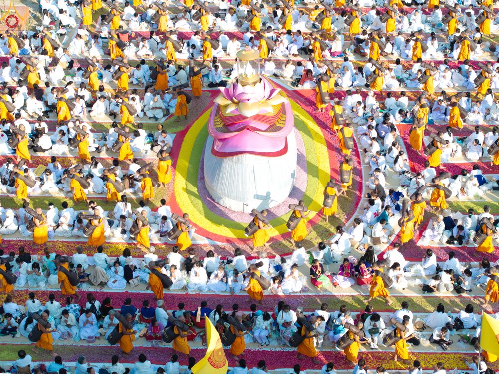 ภาพ No.292941:วันที่ 11 มกราคม พ.ศ. 2569 พิธีต้อนรับพระธรรมยาตรา ณ อนุสรณ์สถานลำดับที่ 3 (ภาพชุดที่ 2) สถานที่เกิดในเพศสมณะ วัดสองพี่น้อง อำเภอสองพี่น้อง จังหวัดสุพรรณบุรี ในโครงการธรรมยาตรา กตัญญูบูชา มหาปูชนียาจารย์ พระมงคลเทพมุนี(สด จนฺทสโร) พระผู้ปราบมาร อนุสรณ์สถ