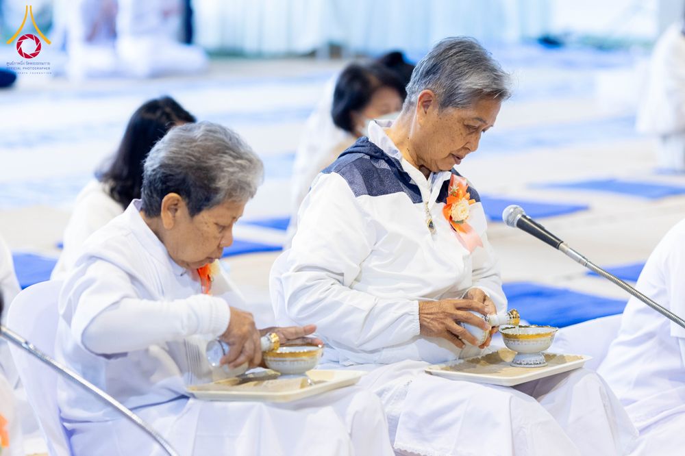 ภาพ No.292597:วันที่ 12 มกราคม พ.ศ. 2569 พิธีถวายภัตตาหารเป็นสังฆทาน แด่พระธรรมยาตรา ณ อนุสรณ์สถานมหาวิหารพระมงคลเทพมุนี (โลตัสแลนด์) อ.สองพี่น้อง จ.สุพรรณบุรี ในโครงการธรรมยาตรา กตัญญูบูชา มหาปูชนียาจารย์ พระมงคลเทพมุนี(สด จนฺทสโร) พระผู้ปราบมาร อนุสรณ์สถาน 7 แห่ง ปี