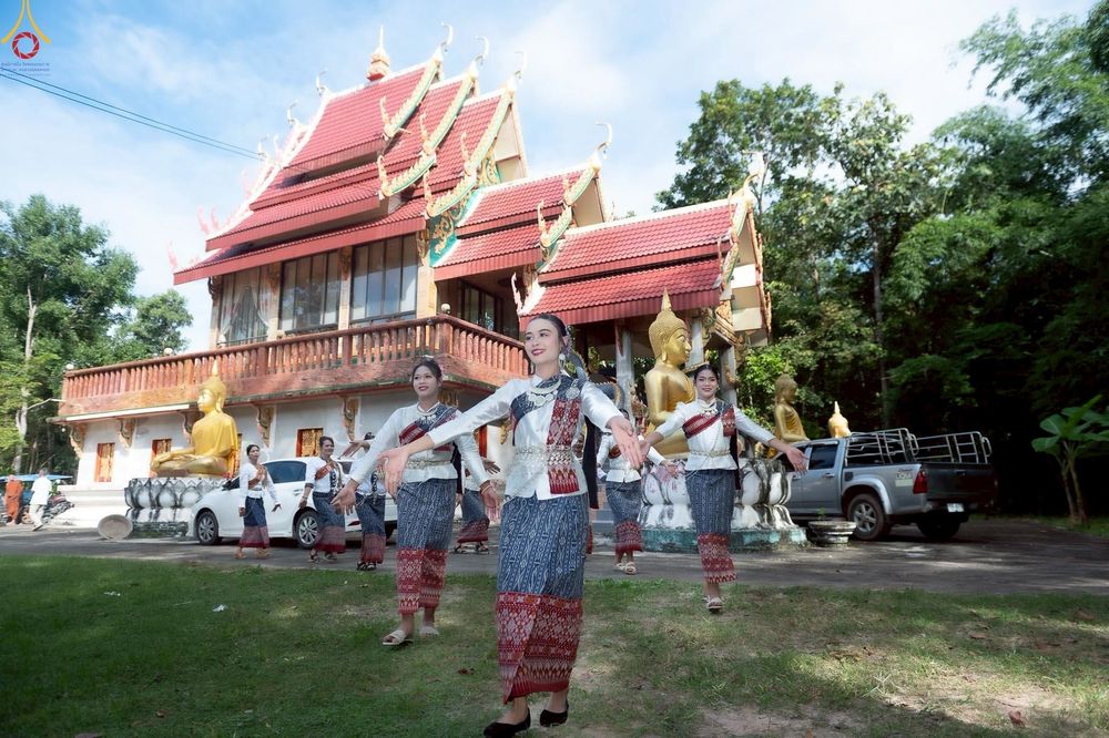 ภาพ No.268690:วันที่ 23 ตุลาคม พ.ศ. 2568 พิธีทอดกฐินสามัคคีทั่วไทย ณ วัดโพธิ์ศรีราษฎร์บำรุง อ.หนองวัวซอ จ.อุดรธานี โดยคณะศิษยานุศิษย์ บูชาธรรม 81 ปี หลวงพ่อธัมมชโย