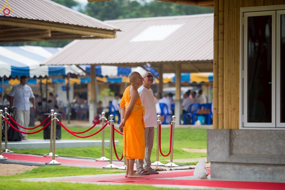 ภาพ No.263141:วันที่ 18 ตุลาคม พ.ศ. 2568 พิธีทอดกฐินสามัคคีเพื่อซื้อที่ดิน  สร้างอาคารครัวและโรงอาหาร  ห้องน้ำพร้อมโรงซักตากชาย-หญิง  และพิธีทอดกฐินสามัคคีทั่วไทย 30,000 วัด  ศูนย์ปฏิบัติธรรมนานาชาติทุ่งแสงธรรม  (Moonastery Meditation Center) ต.แสงอรุณ อ.ทับสะแก จ.ประ