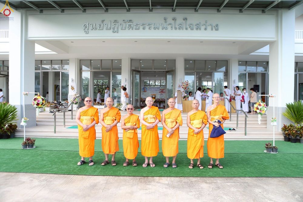 ภาพ No.258562:วันที่ 19 ตุลาคม พ.ศ. 2568 พิธีทอดกฐินสามัคคีทั่วไทย 30,000 วัด โดยคณะศิษยานุศิษย์ บูชาธรรม 81 ปี หลวงพ่อธัมมชโย ณ ศูนย์ปฎิบัติธรรมน้ำใสใจสว่าง  เขตบางกอกน้อย กรุงเทพมหานคร