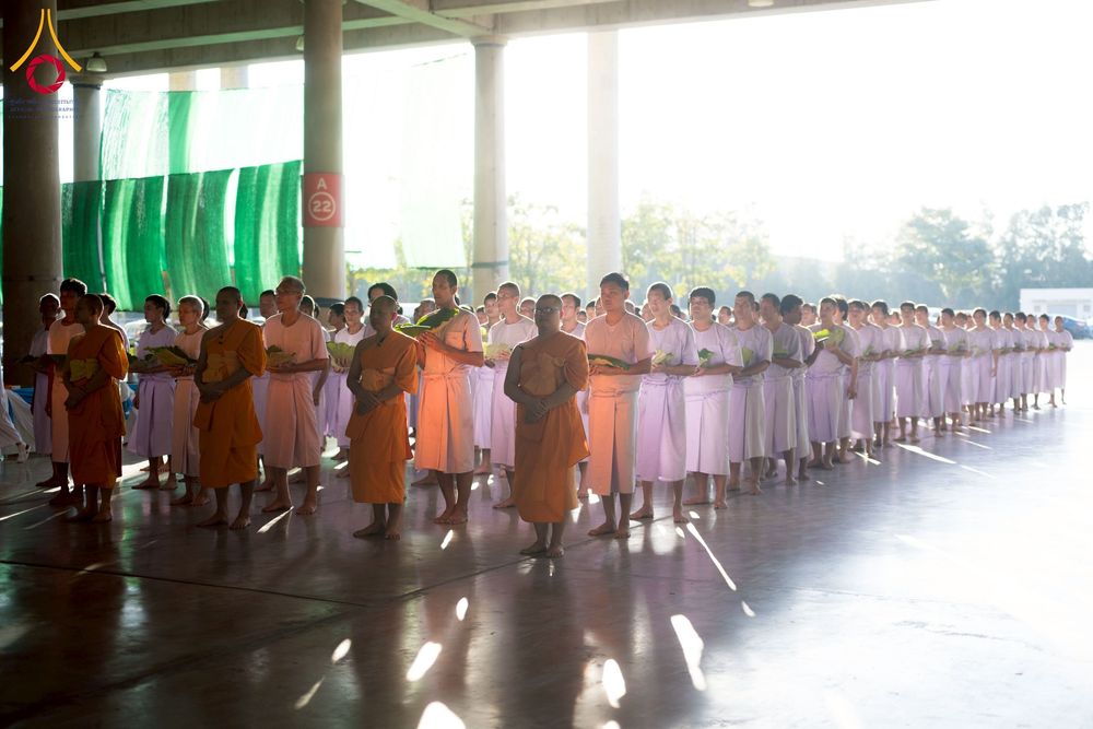 ภาพ No.274700:วันอาทิตย์ที่ 30 พฤศจิกายน พ.ศ. 2568 พิธีปลงผม โครงการอุปสมบทบูชาธรรมมหาปูชนียาจารย์ ปี 2568 ณ ลานธรรมพระมหาธรรมกายเจดีย์ ฝั่งทิศตะวันตก ระหว่างวิหารคดหมายเลข 8 และ 9 วัดพระธรรมกาย