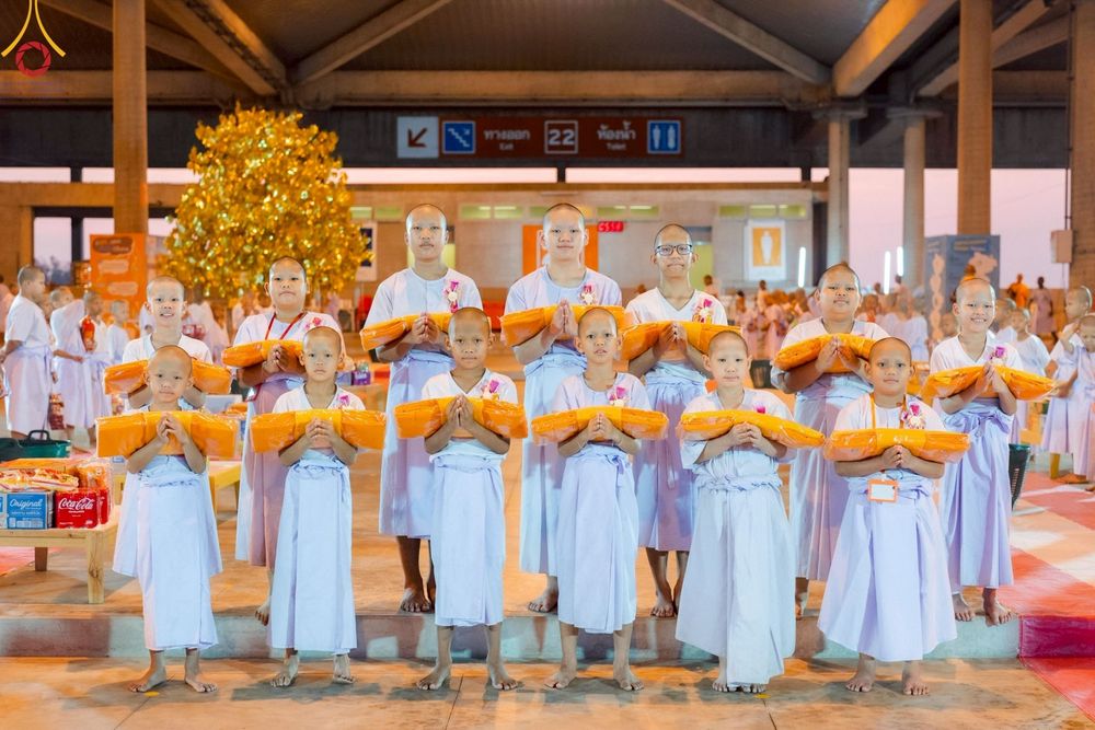 ภาพ No.214542:วันศุกร์ที่ 4 เมษายน พ.ศ.2568 นาคธรรมทายาทตักบาตรพระพี่เลี้ยง ในโครงการบรรพชาสามเณร ฟื้นฟูพระพุทธศาสนาทั่วไทย ณ วิหารคด 22 วัดพระธรรมกาย