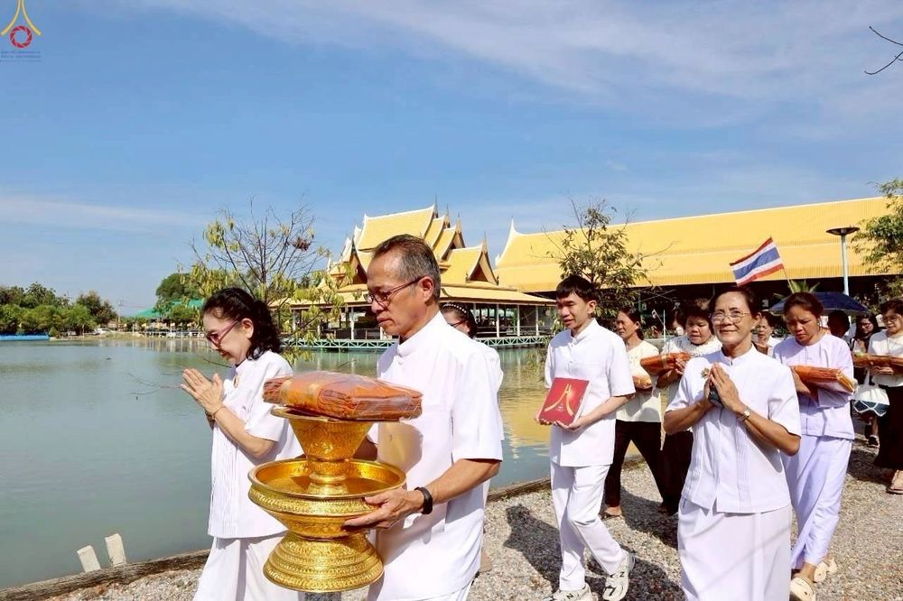 ภาพ No.267497:วันที่ 26 ตุลาคม พ.ศ. 2568 พิธีทอดกฐินสามัคคีทั่วไทย ณ วัดใหม่สันติสุข อ.เมือง จ.นครปฐม โดยคณะศิษยานุศิษย์ บูชาธรรม 81 ปี หลวงพ่อธัมมชโย