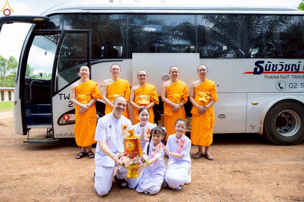 ภาพ No.257708:วันที่ 18 ตุลาคม พ.ศ. 2568 พิธีทอดกฐินสามัคคีทั่วไทย 30,000 วัด โดยคณะศิษยานุศิษย์ บูชาธรรม 81 ปี หลวงพ่อธัมมชโย ณ วัดร่มโพธิ์ทองสันติสุข จังหวัดชลบุรี