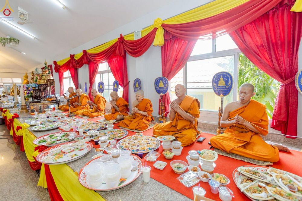 ภาพ No.250919:วันพุธที่ 8 ตุลาคม พ.ศ. 2568 พิธีทอดกฐินสามัคคีทั่วไทย 30,000 วัด โดยคณะศิษยานุศิษย์ บูชาธรรม 81 ปี หลวงพ่อธัมมชโย ณ วัดคลองตันราษฎร์บำรุง อ. บ้านแพ้ว จ. สมุทรสาคร