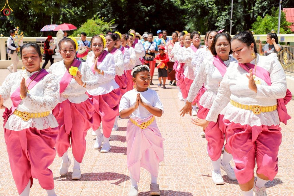 ภาพ No.253250:วันที่ 12 ตุลาคม พ.ศ. 2568 พิธีทอดกฐินสามัคคีทั่วไทย 30,000 วัด โดยคณะศิษยานุศิษย์ บูชาธรรม 81 ปี หลวงพ่อธัมมชโย ณ วัดชลธีพฤกษาราม ต.ปากตะโก อ.ทุ่งตะโก จ.ชุมพร