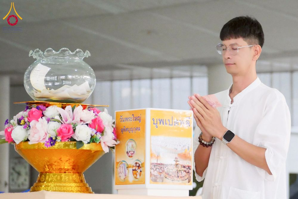 ภาพ No.262998:วันที่ 21 ตุลาคม พ.ศ. 2568 (วันพระ แรม 14 ค่ำ เดือน 11) พิธีบุพเปตพลี ครั้งที่ 171 ร่วมอุทิศบุญแด่หมู่ญาติที่ล่วงลับไปแล้ว และสืบทอดอายุพระพุทธศาสนา ณ หอฉันคุณยายอาจารย์ฯ วัดพระธรรมกาย