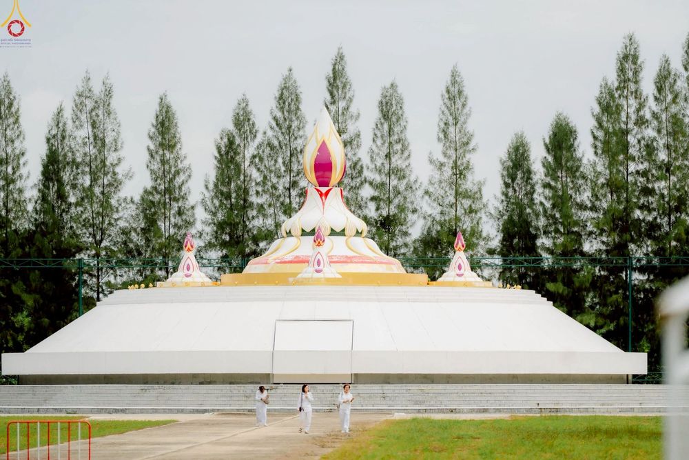 ภาพ No.266780:วันที่ 5 พฤศจิกายน พ.ศ. 2568 พิธีทอดกฐิน ณ อนุสรณ์สถานพระมงคลเทพมุนี  (สด จนฺทสโร) ผู้ค้นพบวิชชาธรรมกาย สถานที่ตั้งมโนปณิธานบวชตลอดชีวิต คลองบางนางแท่น ต.หอมเกร็ด อ.สามพราน จ.นครปฐม