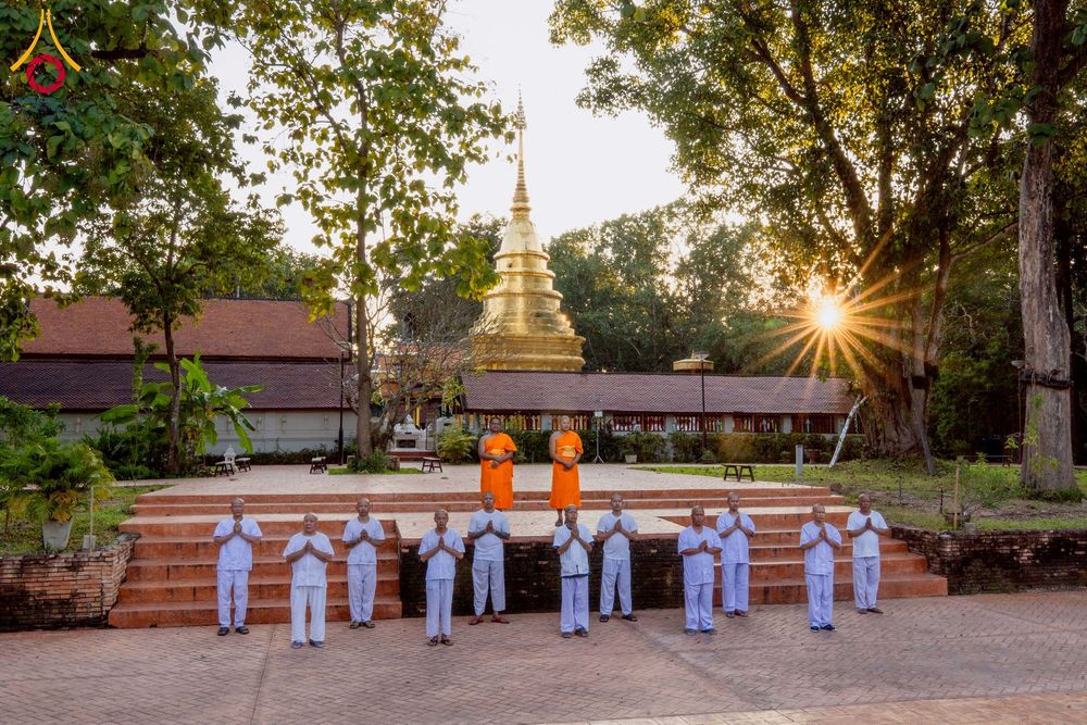 ภาพ No.275812:วันพุธที่ 3 ธันวาคม พ.ศ. 2568 พิธีบรรพชาอุปสมบท โครงการอุปสมบทบูชาธรรมมหาปูชนียาจารย์ ศูนย์อบรม : ศูนย์ส่งเสริมศีลธรรม จ.พะเยา ณ โบราณสถานพระธาตุจอมทอง และ โบสถ์กลางน้ำ วัดพระธาตุศรีโคมคำ อำเภอเมือง จังหวัดพะเยา