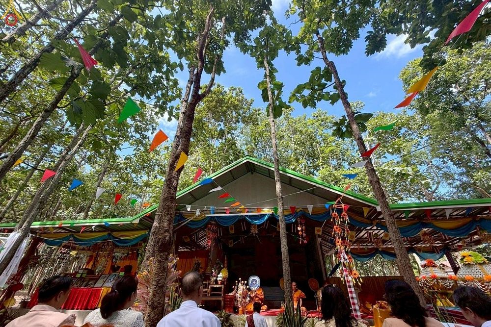 ภาพ No.259946:วันที่ 19 ตุลาคม พ.ศ. 2568 พิธีทอดกฐินสามัคคีทั่วไทย 30,000 วัด โดยคณะศิษยานุศิษย์ บูชาธรรม 81 ปี หลวงพ่อธัมมชโย ณ วัดป่าคำยิ่งหมีพนาไพร อำเภอนามน จังหวัดกาฬสินธุ์