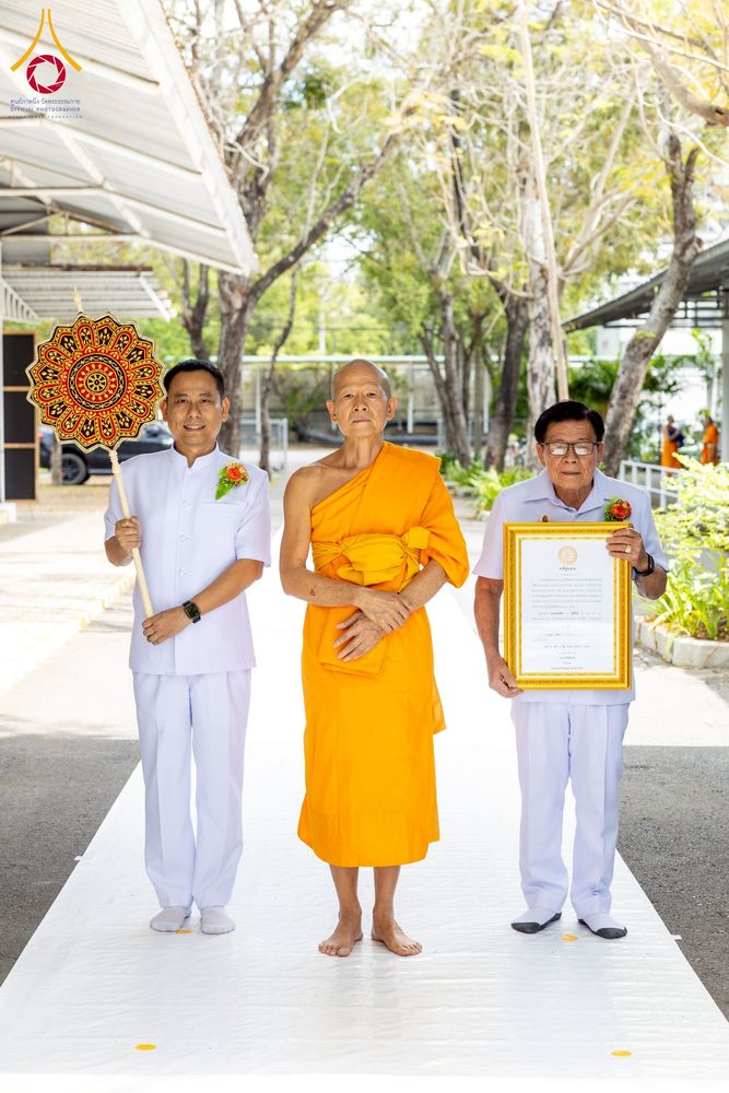 ภาพ No.276639:วันเสาร์ที่ 6 ธันวาคม พ.ศ. 2568 พิธีมุทิตาสักการะ เนื่องในโอกาสที่พระเดชพระคุณพระพรหมดิลก เจ้าอาวาสวัดสามพระยา วรวิหาร เมตตาเป็นประธานในพิธีตั้งฐานานุกรมใน พระราชวิเทศวชิรเวที (บัณฑิต วรปญฺโญ) ผู้ช่วยเจ้าอาวาสวัดพระธรรมกาย (ไวโรจน์ วิโรจโน) ผู้ช่วยเจ้าอา