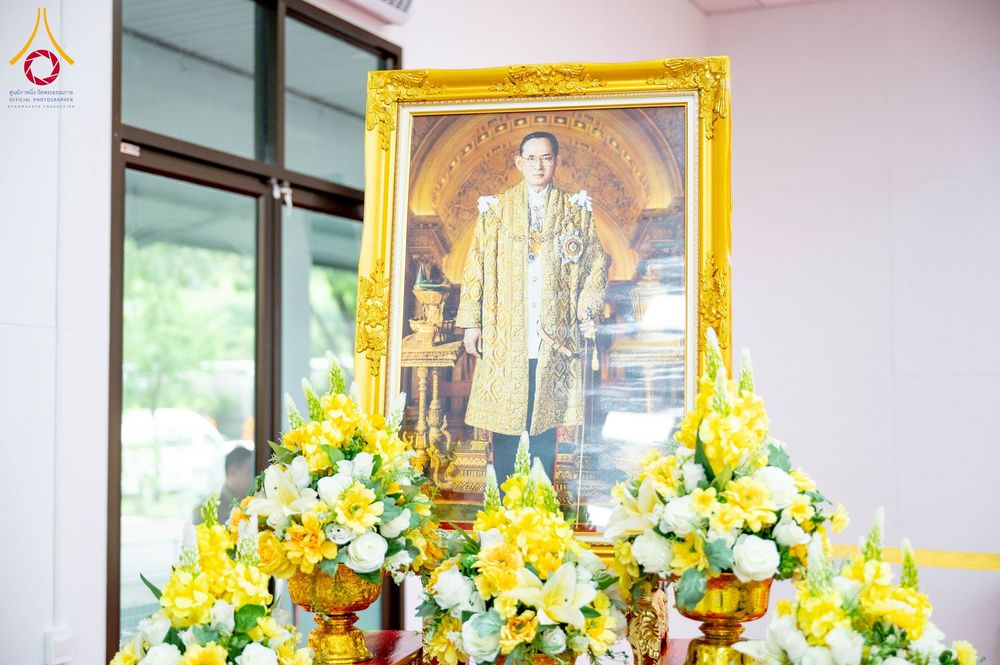 ภาพ No.275966:วันที่ 5 ธันวาคม พ.ศ. 2568 พสกนิกรอำเภอคลองหลวง พร้อมใจบำเพ็ญกุศลอุทิศถวาย “ในหลวงรัชกาลที่ 9” น้อมรำลึกในพระมหากรุณาธิคุณ เนื่องในวันคล้ายวันพระบรมราชสมภพ วันชาติ และวันพ่อแห่งชาติ ณ อาคารปลูกศรัทธา 2 วัดพระธรรมกาย อำเภอคลองหลวง จังหวัดปทุมธานี