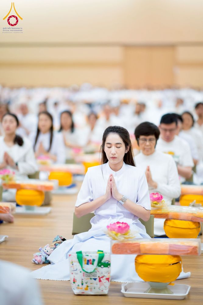 ภาพ No.270553:วันอาทิตย์ที่ 16 พฤศจิกายน พ.ศ. 2568 ถวายกองทุนโครงการอุปสมบทหมู่ 3,000 รูปทั่วไทย  รุ่นบูชาธรรมมหาปูชนียาจารย์ ณ ห้องแก้วสารพัดนึก 2 สภาธรรมกายสากล วัดพระธรรมกาย