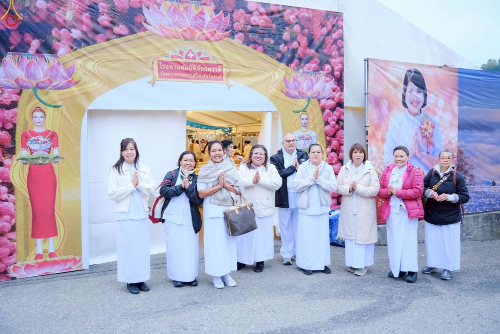 ภาพ No.255991:วันที่ 12 ตุลาคม พ.ศ. 2568 พิธีทอดกฐินวัดพระธรรมกายสวิตเซอร์แลนด์  ณ หอประชุมโรงเรียน Obergoldbach เมือง Bern ประเทศสวิตเซอร์แลนด์