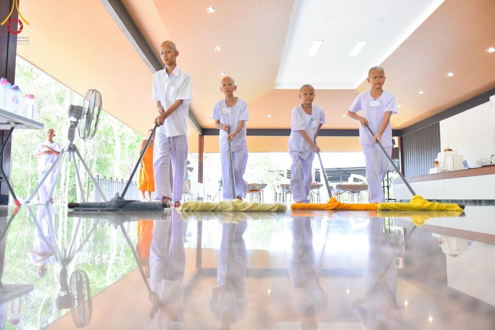 ภาพ No.133300:พิธีบรรพชาสามเณร ในโครงการบรรพชาสามเณร ฟื้นฟูพระพุทธศาสนาทั่วไทย ณ ศูนย์ปฏิบัติธรรมจันทบุรี วันพุธที่ 3 เมษายน พ.ศ. 2567