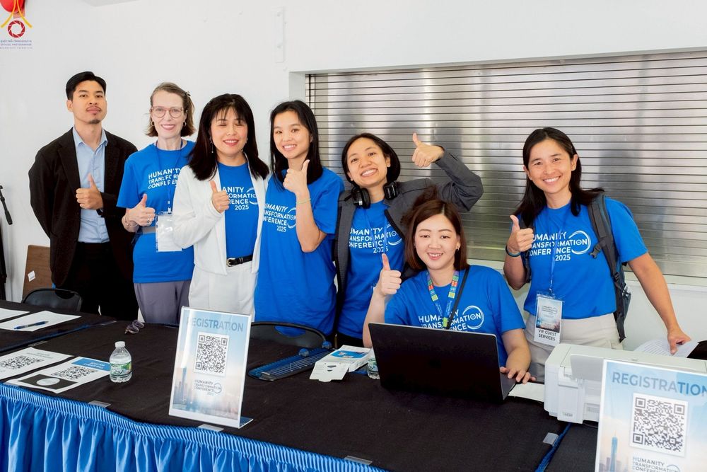 ภาพ No.249718:วันอาทิตย์ที่ 28 กันยายน พ.ศ. 2568 การปฏิบัติธรรมบูชาธรรม 108 ปี แห่งการบรรลุธรรมของหลวงปู่วัดปากน้ำ ได้จุดประทีปสันติภาพไปทั่วโลก และได้ร่วมเสวนาทางปัญญา เพื่อการขยายพระพุทธศาสนาวิชชาธรรมกายไปทั่วโลก  ในงาน HTC Newyork USA