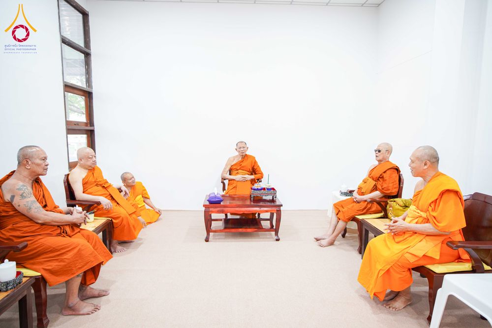 ภาพ No.315467:วันพุธที่ 25 มีนาคม พ.ศ. 2569 พิธีบำเพ็ญกุศล คุณพ่อณรงค์ จินตมากุล  สิริอายุ 99 ปี 11 เดือน โยมบิดา พระครูปลัดรัตนวีรวัฒน์ (รังสฤษดิ์ อิทฺธิจินตโก) ที่ปรึกษาเจ้าคณะจังหวัดปทุมธานี เจ้าอาวาสวัดพระธรรมกาย  ณ ห้องปลูกศรัทธา 2 วัดพระธรรมกาย ปทุมธานี