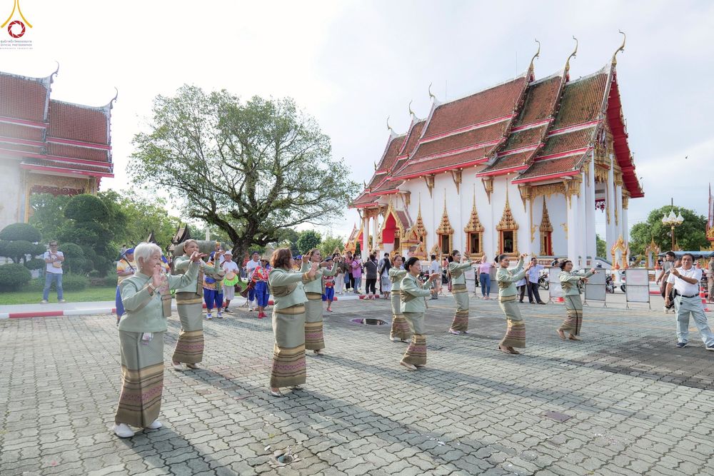 ภาพ No.260342:วันที่ 19 ตุลาคม พ.ศ. 2568 พิธีทอดกฐินสามัคคีทั่วไทย 30,000 วัด โดยคณะศิษยานุศิษย์ บูชาธรรม 81 ปี หลวงพ่อธัมมชโย ณ วัดไชยธาราราม ต.ฉลอง อ.เมืองภูเก็ต จ.ภูเก็ต