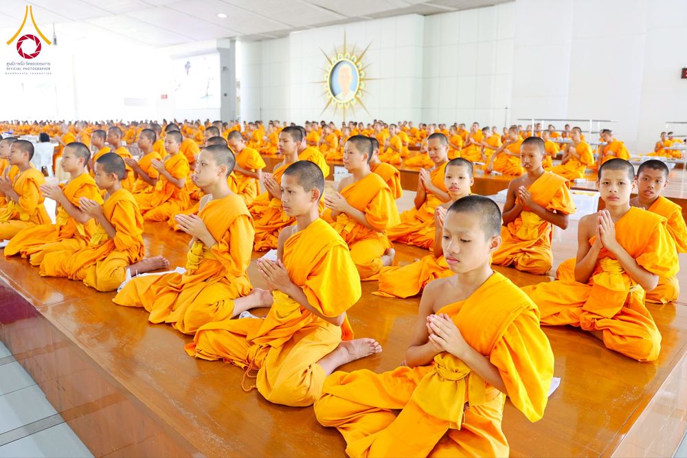 ภาพ No.262631:วันที่ 18,25 ตุลาคม พ.ศ. 2568 พิธีถวายภัตตาหารเมนูสวรรค์ เพื่อการบรรลุธรรม ณ หอฉันคุณยายอาจารย์ฯ วัดพระธรรมกาย