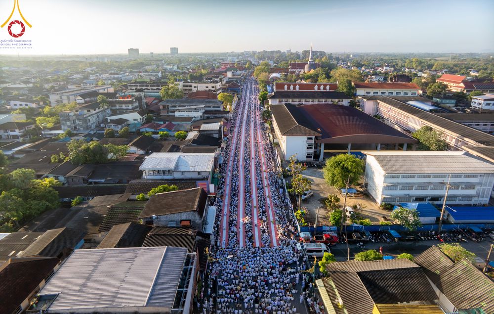 ภาพ No.311226:วันเสาร์ที่ 28 กุมภาพันธ์ พ.ศ. 2569 พิธีตักบาตรพระมหากุศล 11,250 รูป เฉลิมฉลอง 1,250 ปีศรีธรรมราชเจดีย์ สู่มรดกโลก ณ ถนนราชดำเนิน บริเวณหน้าวัดพระมหาธาตุวรมหาวิหาร อ.เมือง จ.นครศรีธรรมราช