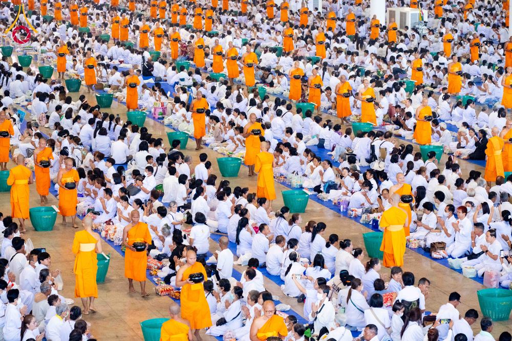 ภาพ No.308468:วันที่ 1 กุมภาพันธ์ พ.ศ. 2569 พิธีตักบาตรข้าวสารอาหารแห้ง ณ บ้านแก้วเรือนทองคุณยาย สภาธรรมกายสากล วัดพระธรรมกาย