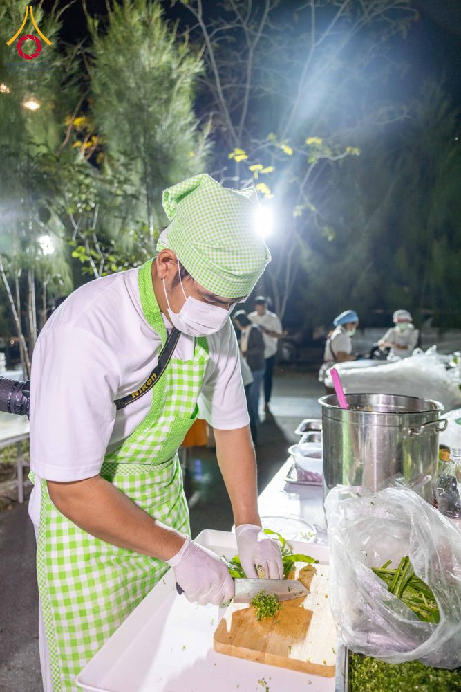 ภาพ No.288214:วันที่ 5 มกราคม พ.ศ. 2569 พิธีถวายภัตตาหารเป็นสังฆทาน แด่พระธรรมยาตรา ในโครงการธรรมยาตรา กตัญญูบูชา มหาปูชนียาจารย์ พระมงคลเทพมุนี(สด จนฺทสโร) พระผู้ปราบมาร อนุสรณ์สถาน 7 แห่ง ปีที่ 14 ณ อนุสรณ์สถานมหาวิหารพระมงคลเทพมุนี (โลตัสแลนด์) อ.สองพี่น้อง จ.สุพรร