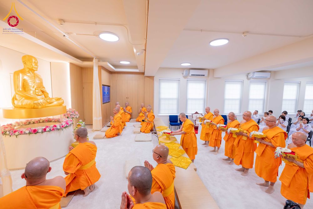 ภาพ No.319134:วันที่ 29 มีนาคม พ.ศ.2569 พิธีอัญเชิญรูปหล่อพระมงคลเทพมุนี (สด จนฺทสโร) ประดิษฐาน ณ ห้องปฏิบัติธรรม “มงคลรัตนโชติ”  วัดพระธรรมกายชิคาโก ประเทศสหรัฐอเมริกา