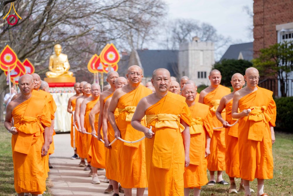 ภาพ No.319194:วันที่ 29 มีนาคม พ.ศ.2569 พิธีอัญเชิญรูปหล่อพระมงคลเทพมุนี (สด จนฺทสโร) ประดิษฐาน ณ ห้องปฏิบัติธรรม “มงคลรัตนโชติ”  วัดพระธรรมกายชิคาโก ประเทศสหรัฐอเมริกา