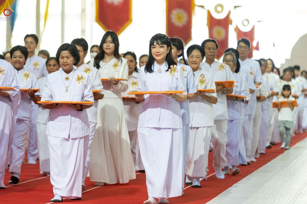 ภาพ No.318475:วันอาทิตย์ต้นเดือนที่ 5 เมษายน พ.ศ.2569 พิธีทอดผ้าป่าสมทบมหาสังฆทาน 40,000 กว่าวัดทั่วประเทศ ณ สภาธรรมกายสากล วัดพระธรรมกาย