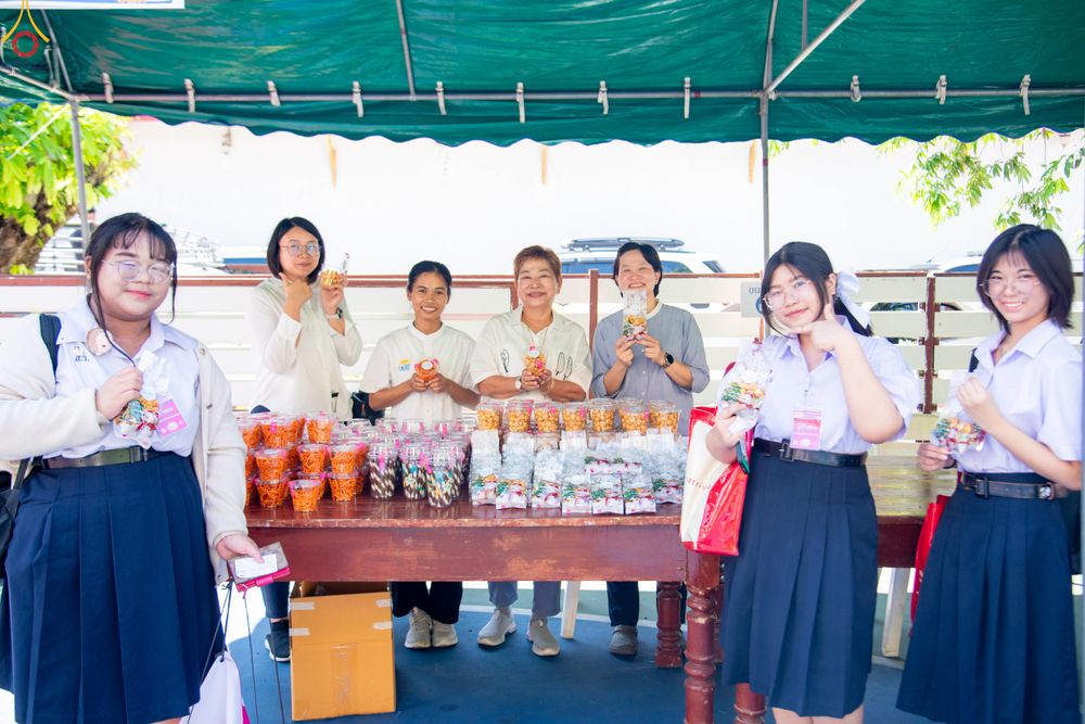 ภาพ No.288991:วันพุธที่ 17 ธันวาคม พ.ศ.2568 กิจกรรมเยาวชนไทยรวมใจทำความดี "เด็กดีมหานคร ต้นแบบด้านศีลธรรม" แข่งขันสอบตอบปัญหาศีลธรรมในพระพุทธศาสนา ครั้งที่ 7 และวันรวมพลังเด็กดี V-Star ประจำปี 2568 ณ วัดมหาธาตุยุวราชรังสฤษฎิ์ราชวรมหาวิหาร กรุงเทพมหานคร