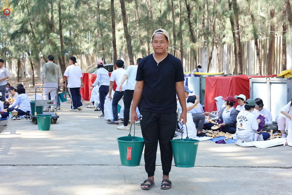 ภาพ No.296154:ภาพเบื้องหลังอาสาสมัครรวมใจ ชุดที่ 2 ในโครงการธรรมยาตรา กตัญญูบูชา มหาปูชนียาจารย์ พระมงคลเทพมุนี(สด จนฺทสโร) พระผู้ปราบมาร อนุสรณ์สถาน 7 แห่ง ปีที่ 14