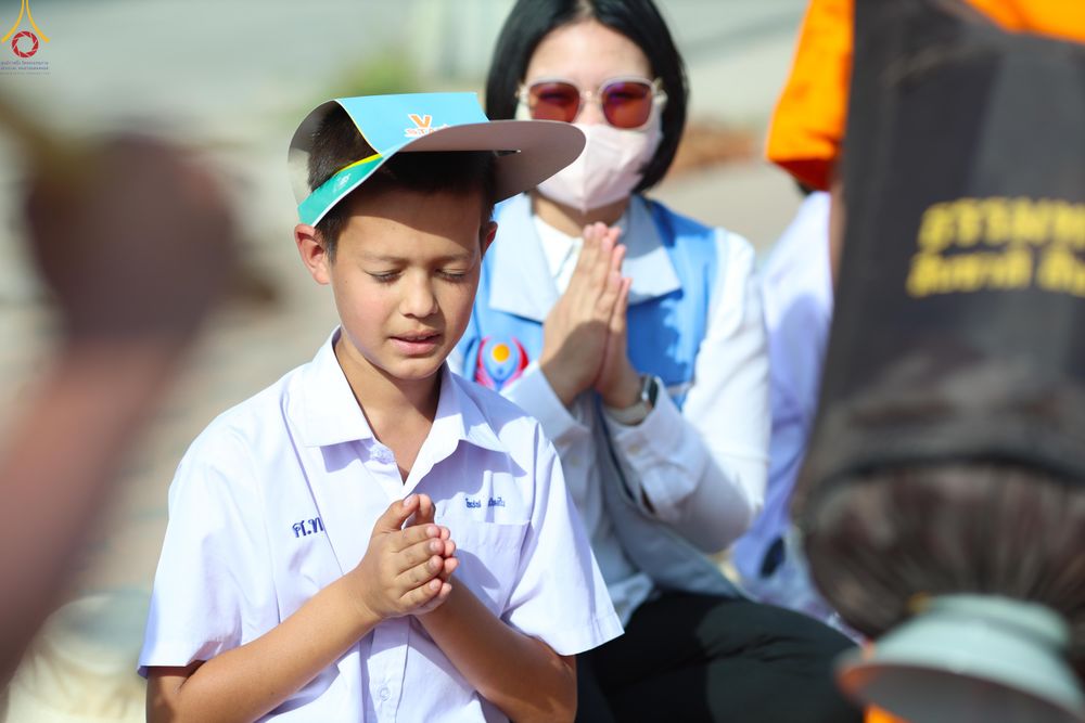 ภาพ No.287457:วันที่ 3 มกราคม พ.ศ. 2569 พิธีต้อนรับพระธรรมยาตรา ในโครงการธรรมยาตรา กตัญญูบูชา มหาปูชนียาจารย์ พระมงคลเทพมุนี(สด จนฺทสโร) พระผู้ปราบมาร อนุสรณ์สถาน 7 แห่ง ปีที่ 14 ณ อนุสรณ์สถานมหาวิหารพระมงคลเทพมุนี (โลตัสแลนด์) อ.สองพี่น้อง จ.สุพรรณบุรี