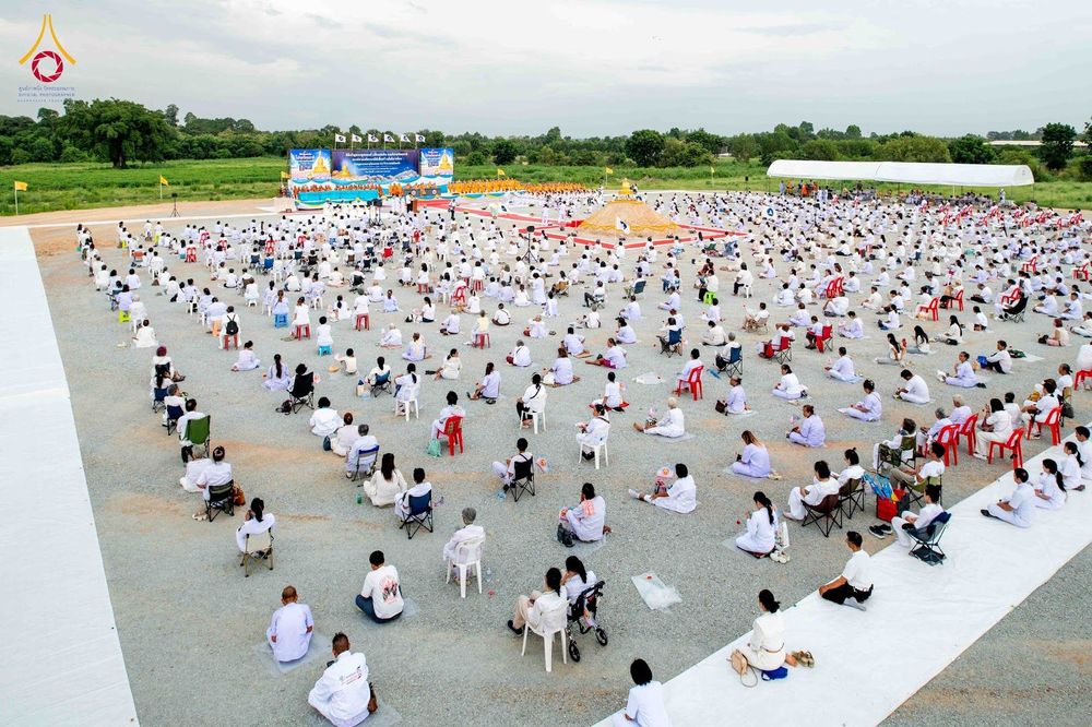 ภาพ No.346635:วันอาทิตย์ที่ 30 สิงหาคม พ.ศ.2569 พิธีทอดผ้าป่า สวดธรรมจักรกัปปวัตนสูตรกลั่นแผ่นดินโปรยรัตนชาติ  สถาปนาองค์พระเจดีย์เพื่อสร้างสันติภาพโลก  ณ ศูนย์ปฏิบัติธรรมพนมสารคาม (เพชรตะวัน) จังหวัดฉะเชิงเทรา