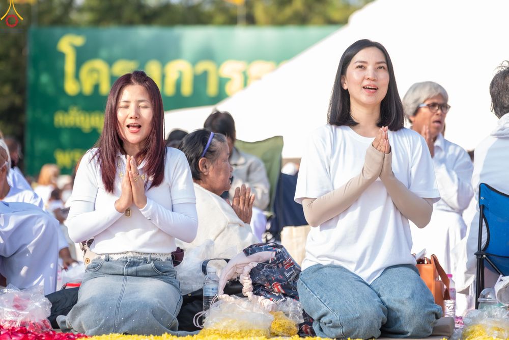 ภาพ No.290386:วันที่ 7 มกราคม พ.ศ. 2569 พิธีต้อนรับพระธรรมยาตรา ณ อนุสรณ์สถานลำดับที่ 2  สถานที่ตั้งมโนปณิธานบวชตลอดชีวิต อนุสรณ์สถานคลองบางนางแท่น (ภาพชุดที่ 2) อ.สามพราน จ.นครปฐม ในโครงการธรรมยาตรา กตัญญูบูชา มหาปูชนียาจารย์ พระมงคลเทพมุนี(สด จนฺทสโร) พระผู้ปราบมาร 