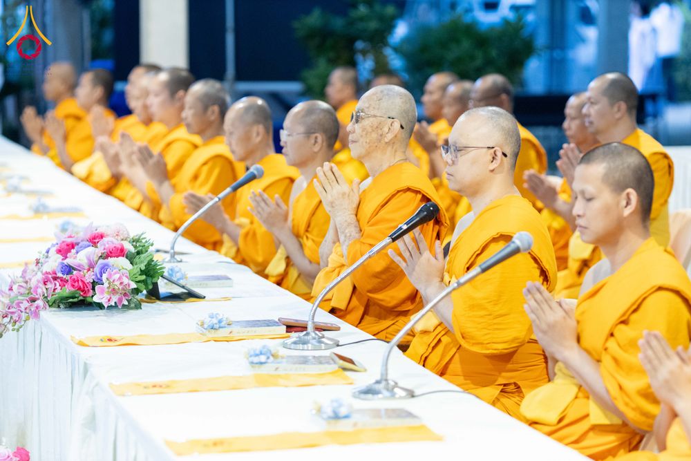 ภาพ No.292570:วันที่ 12 มกราคม พ.ศ. 2569 พิธีถวายภัตตาหารเป็นสังฆทาน แด่พระธรรมยาตรา ณ อนุสรณ์สถานมหาวิหารพระมงคลเทพมุนี (โลตัสแลนด์) อ.สองพี่น้อง จ.สุพรรณบุรี ในโครงการธรรมยาตรา กตัญญูบูชา มหาปูชนียาจารย์ พระมงคลเทพมุนี(สด จนฺทสโร) พระผู้ปราบมาร อนุสรณ์สถาน 7 แห่ง ปี