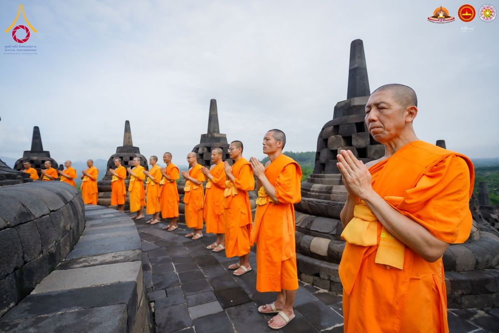 ภาพ No.280087:วันที่ 31 ธันวาคม พ.ศ. 2568 เดินธรรมยาตราที่บรมพุทธโธ อินโดนีเซีย