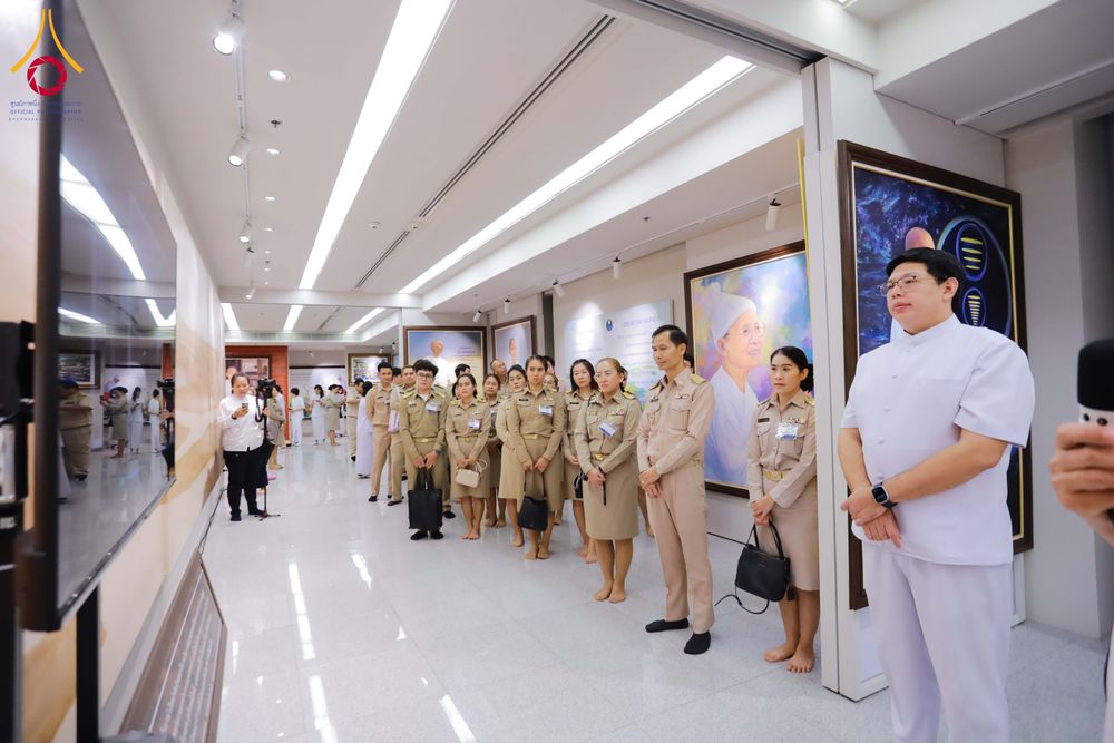 ภาพ No.311495:วันจันทร์ที่ 23 กุมภาพันธ์ พ.ศ. 2569 เปิดโลกทัศน์ผู้บริหารสถานศึกษายุคใหม่ เรียนรู้ต้นแบบการพัฒนาคนผ่านพลัง “บวร–V-Star” ผู้เข้ารับการพัฒนาตามโครงการ สพฐ. ศึกษาดูงานวัดพระธรรมกาย เสริมภาวะผู้นำคุณธรรมสู่การบริหารโรงเรียนอย่างยั่งยืน ณ อาคาร 100 ปี คุณยาย