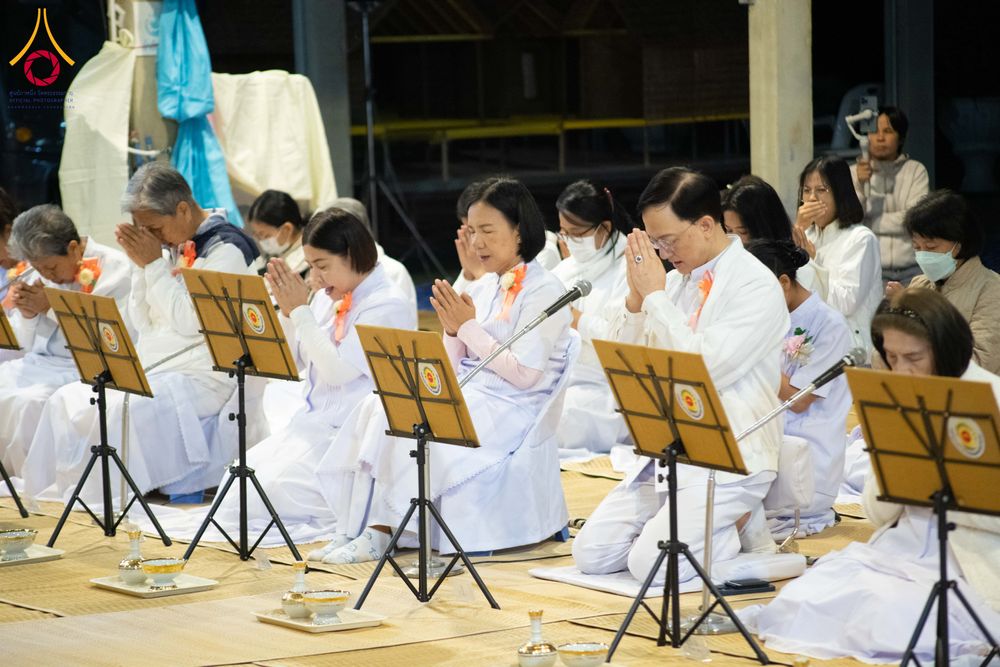 ภาพ No.292550:วันที่ 12 มกราคม พ.ศ. 2569 พิธีถวายภัตตาหารเป็นสังฆทาน แด่พระธรรมยาตรา ณ อนุสรณ์สถานมหาวิหารพระมงคลเทพมุนี (โลตัสแลนด์) อ.สองพี่น้อง จ.สุพรรณบุรี ในโครงการธรรมยาตรา กตัญญูบูชา มหาปูชนียาจารย์ พระมงคลเทพมุนี(สด จนฺทสโร) พระผู้ปราบมาร อนุสรณ์สถาน 7 แห่ง ปี