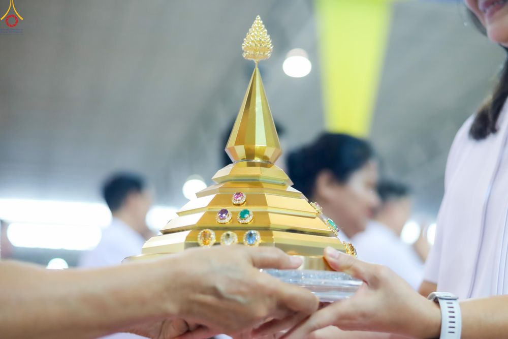ภาพ No.341936:วันพุธที่ 29 กรกฎาคม พ.ศ. 2569 พิธีประดิษฐานพระบรมสารีริกธาตุภายในเกศดอกบัวตูมองค์พระธรรมกายเพื่ออัญเชิญไปประดิษฐาน  วัดพุทธสันติวัน ธรรมชัย เมืองนาคปูร์ รัฐมหาราษฏระ ประเทศอินเดีย ณ  วัดพระธรรมกาย จ.ปทุมธานี