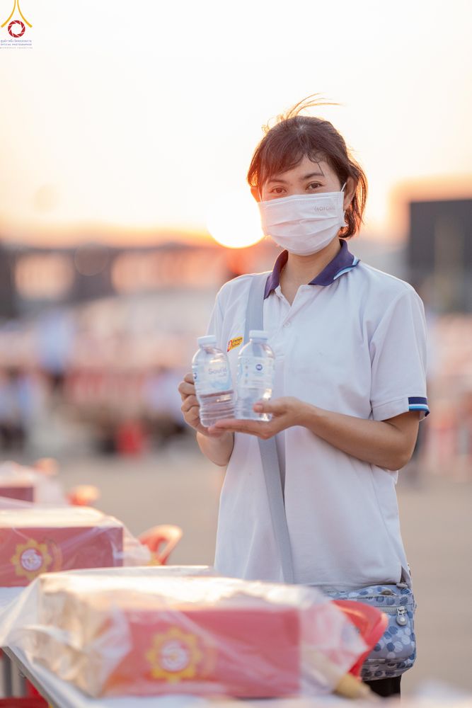 ภาพ No.322628:วันที่ 17 เมษายน พ.ศ.2569 การเรียงกล่องไทยธรรม เรียงน้ำดื่ม เรียงร่ม ณ ลานธรรมพระมหาธรรมกายเจดีย์ เพื่องานถวายมหาสังฆทาน 40,000 กว่าวัดทั่วประเทศ วันคุ้มครองโลก 22 เมษายน พ.ศ.2569 วัดพระธรรมกาย