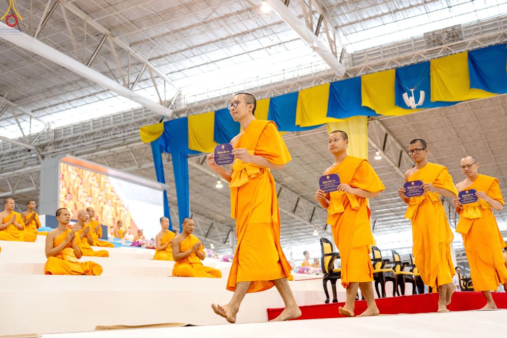 ภาพ No.339008:วันอาทิตย์ที่ 12 กรกฎาคม พ.ศ.2569 พิธีมุทิตาผู้สอบได้เปรียญธรรม ประโยค 1-2 ถึง ป.ธ.9 และ บ.ศ.1-2 ถึง บ.ศ.6 สำนักศาสนศึกษาวัดพระธรรมกาย ประจำปี 2569, พิธีมอบตราตั้งแต่งตั้งอาจารย์ใหญ่ สำนักศาสนศึกษาวัดพระธรรมกาย