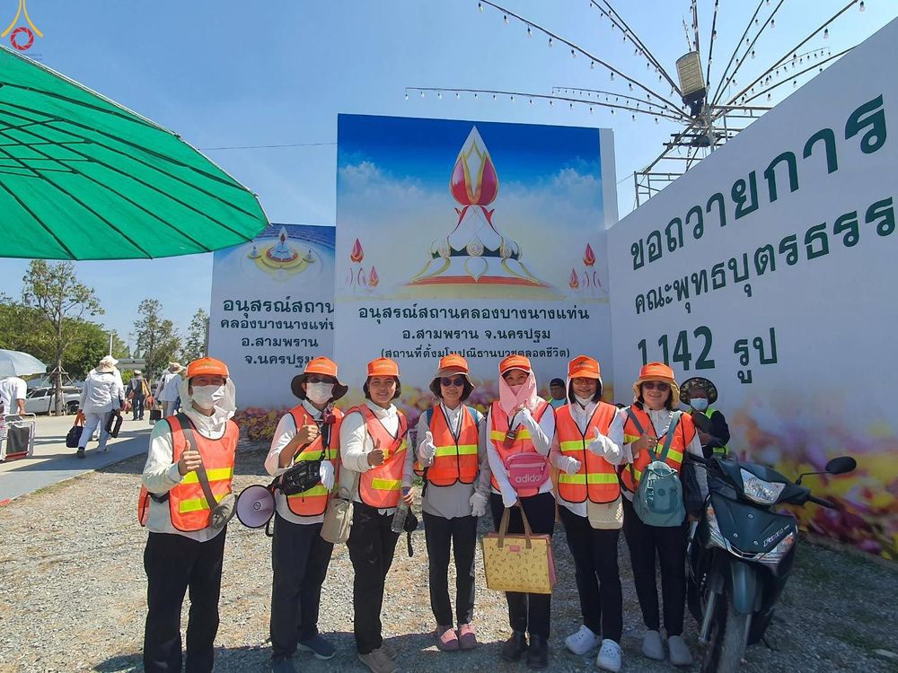 ภาพ No.300598:ภาพเบื้องหลังอาสาสมัครรวมใจ ชุดที่ 3 ในโครงการธรรมยาตรา กตัญญูบูชา มหาปูชนียาจารย์ พระมงคลเทพมุนี(สด จนฺทสโร) พระผู้ปราบมาร อนุสรณ์สถาน 7 แห่ง ปีที่ 14