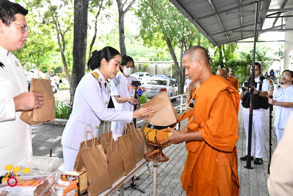 ภาพ No.344284:วันที่ 12 สิงหาคม พ.ศ. 2569  พสกนิกรชาวอำเภอคลองหลวง พร้อมใจร่วมพิธีสวดพระพุทธมนต์และทำบุญตักบาตรถวายพระราชกุศล เนื่องในวันคล้ายวันพระราชสมภพ สมเด็จพระบรมราชชนนีพันปีหลวง และวันแม่แห่งชาติ 12 สิงหาคม 2569