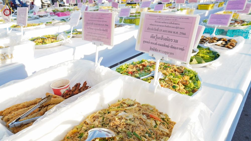 ภาพ No.71377:พิธีถวายภัตตาหารเป็นสังฆทาน แด่คณะพระธรรมยาตราฯ ในโครงการธรรมยาตรากตัญญูบูชา มหาปูชนียาจารย์ พระมงคลเทพมุนี(สด จนฺทสโร) พระผู้ปราบมาร อนุสรณ์สถาน 7 แห่ง ปีที่ 11 วันที่ 15 มกราคม พ.ศ. 2566